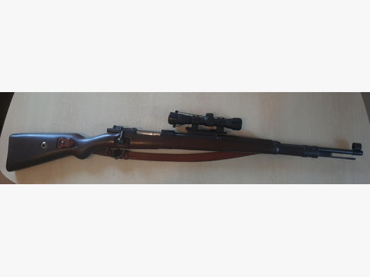 K98 Mauser mit Nussbaumschaft und Zielfernrohr