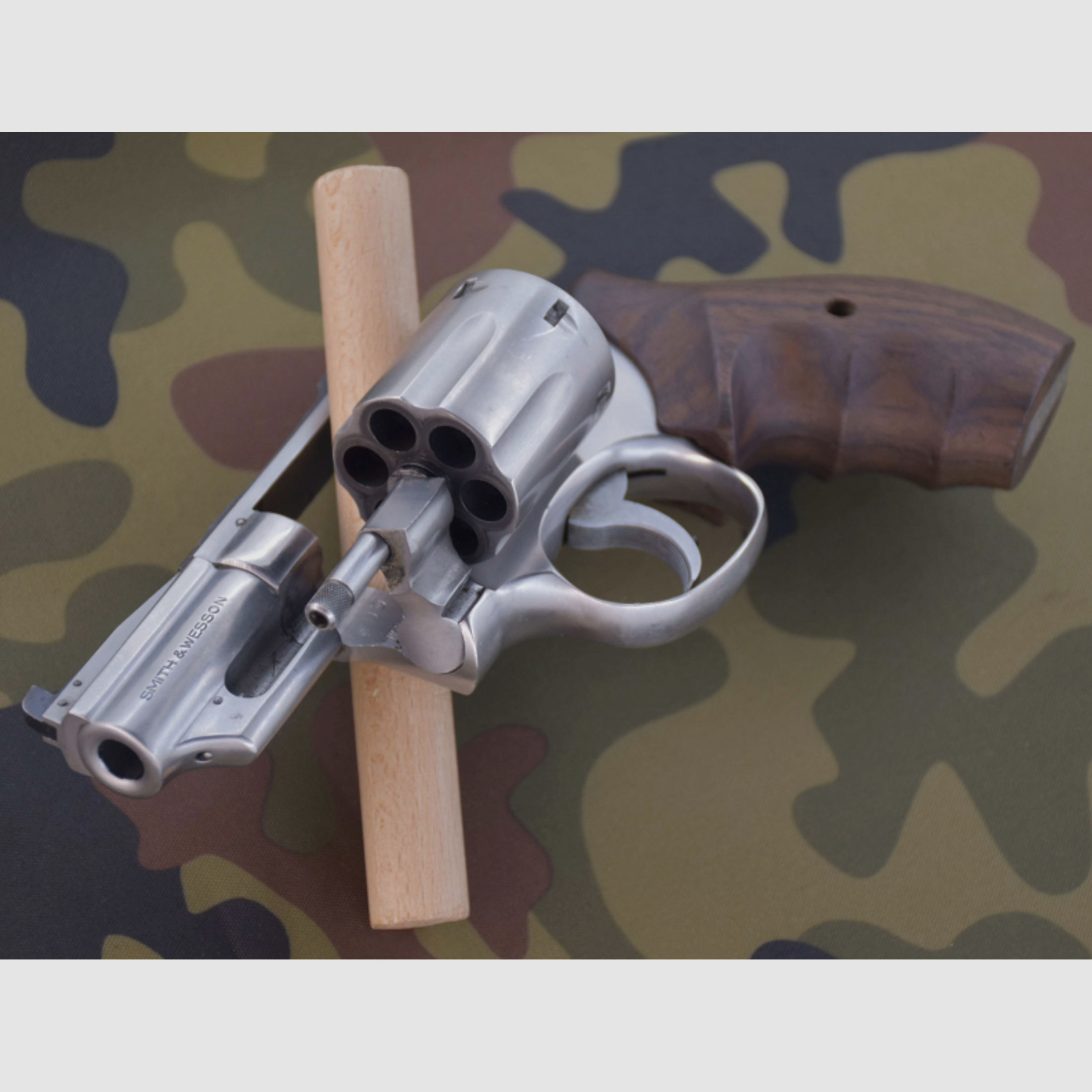 Revolver Fangschusswaffe Smith & Wesson Mod. 66-1 Kal. .357 Magnum Bj. 1980, stainless 2,5 Zoll-Lauf