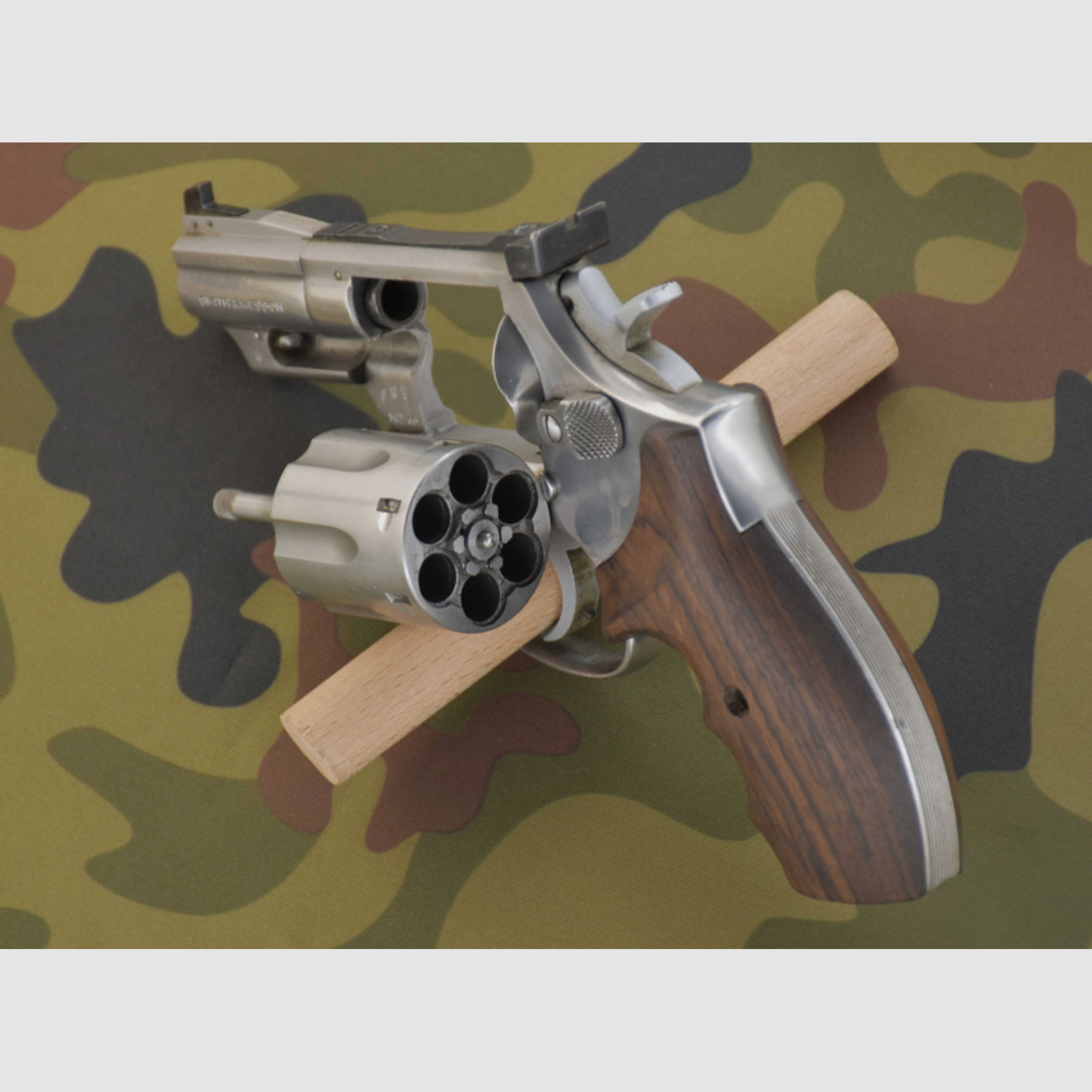 Revolver Fangschusswaffe Smith & Wesson Mod. 66-1 Kal. .357 Magnum Bj. 1980, stainless 2,5 Zoll-Lauf
