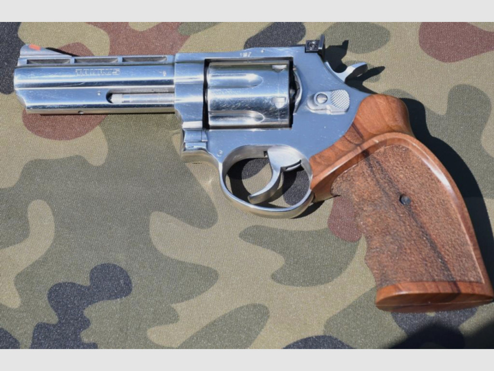 Sportrevolver Revolver Taurus Mod. 689 Kaliber .357 Magnum mit Zubehör, sehr schön und neuwertig!