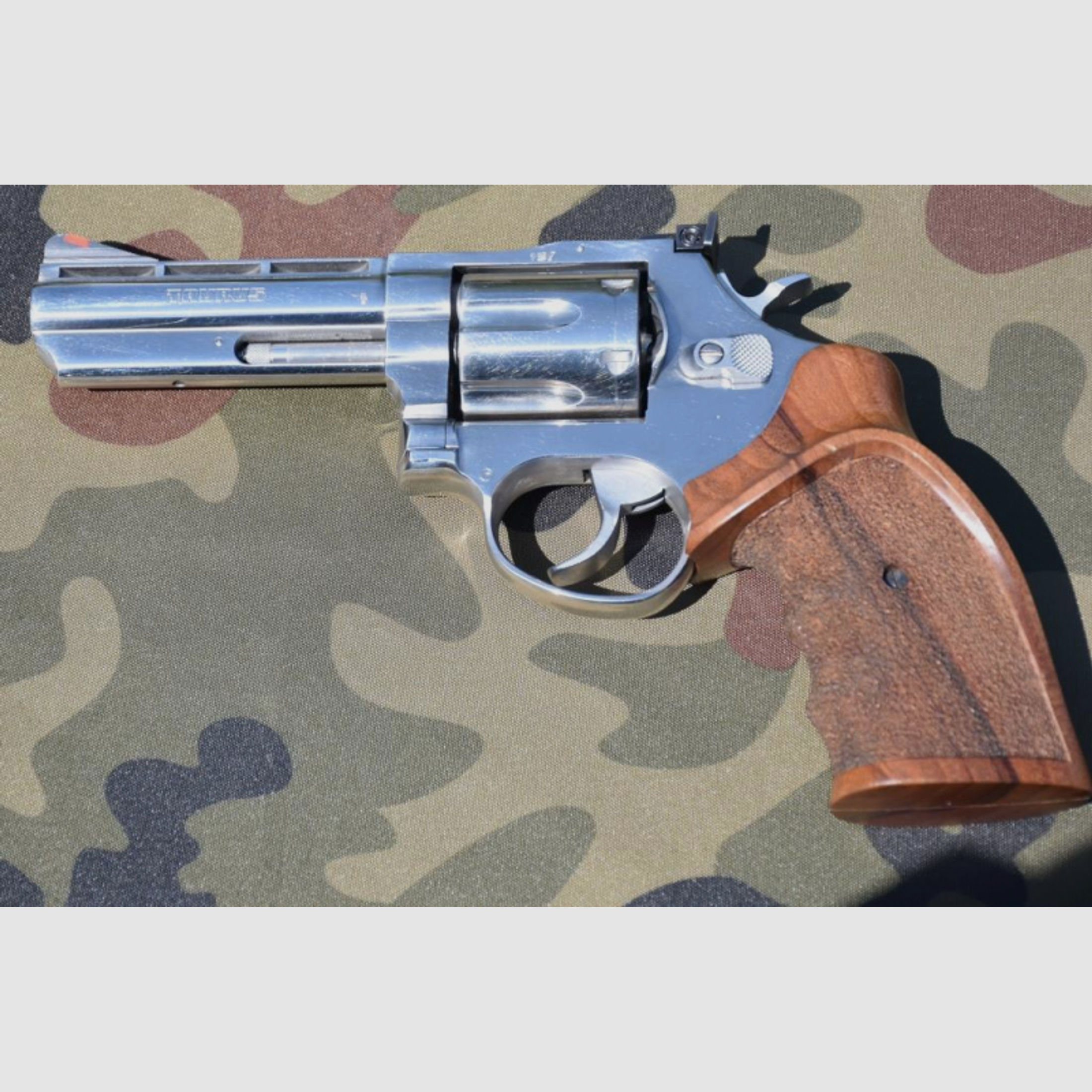 Sportrevolver Revolver Taurus Mod. 689 Kaliber .357 Magnum mit Zubehör, sehr schön und neuwertig!