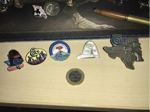 Konvolut von 5 Colt Collectors Association Pins, diverse Shot,Lot 12