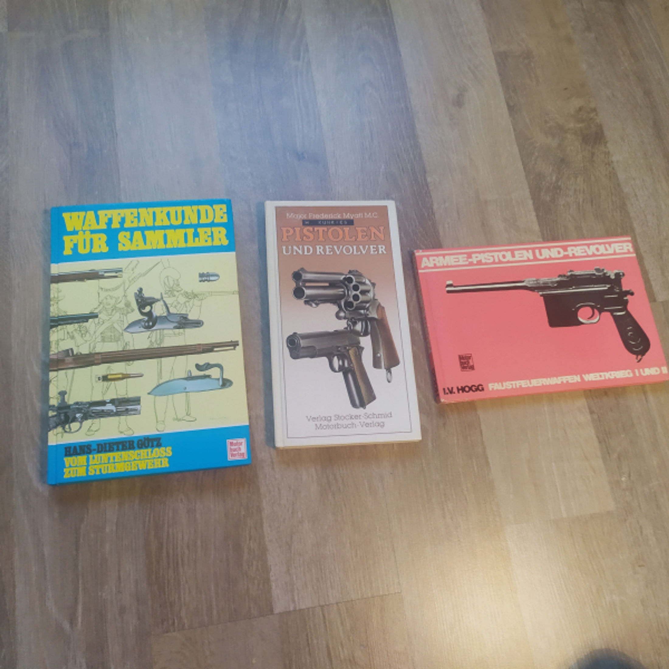 Drei Waffennbücher für Sammler
