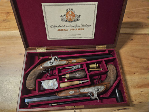 Rarität, 2 Luxus HEGE SIBER a Lausanne,Pistolen in Mahagoni Schatulle mit Zubehör