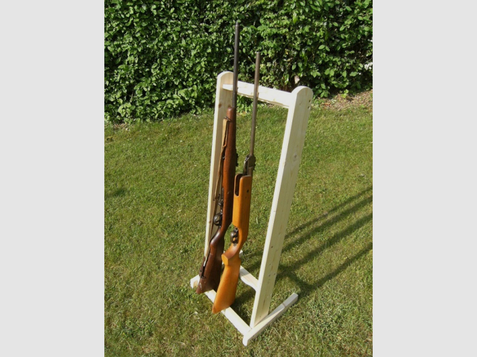 Waffenständer Gewehrständer Gun Rack Bausatz aus Holz für 3 Langwaffen aller Art incl. Versand