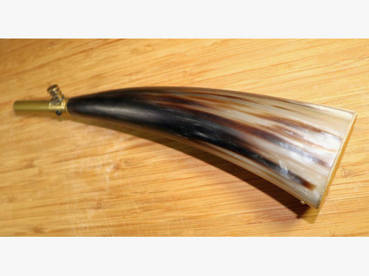 Sehr schönes Pulverhorn (Pulverflasche) aus Horn ? und Messing mit dosierbarem Auslauf