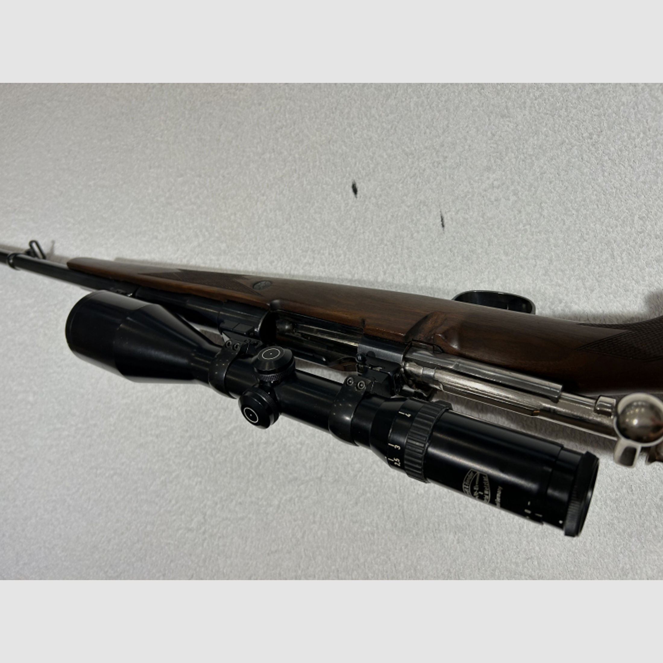 Repetierbüchse 9,3x64 im System Mauser mit Zielfernrohr