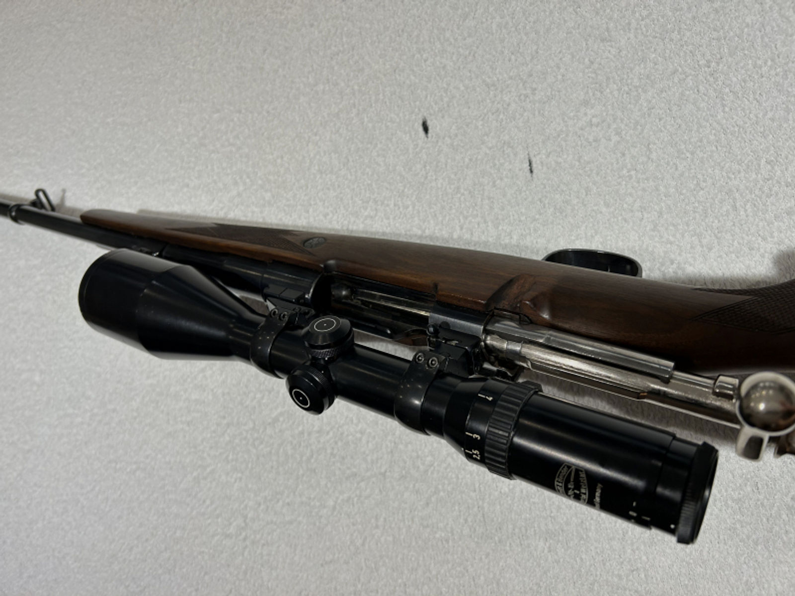 Repetierbüchse 9,3x64 im System Mauser mit Zielfernrohr