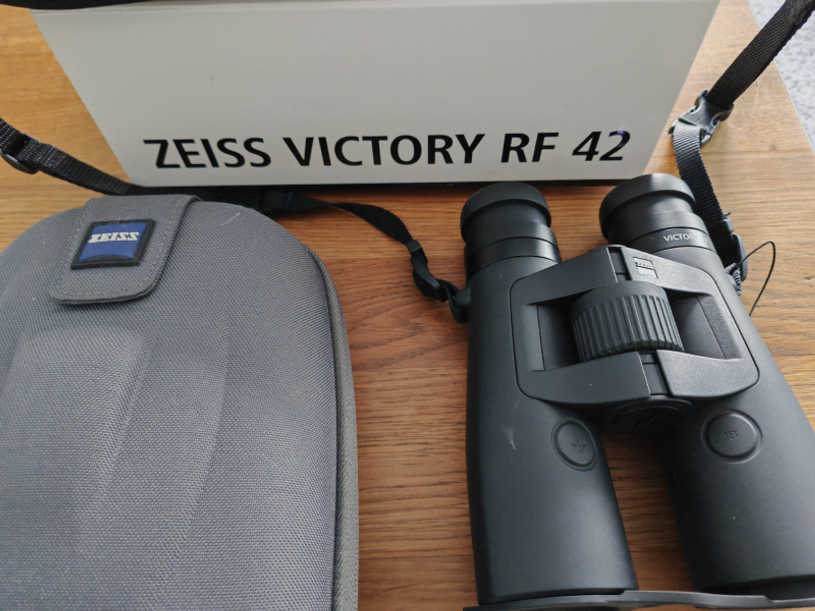 Zeiss Fernglas Victory RF 10x42