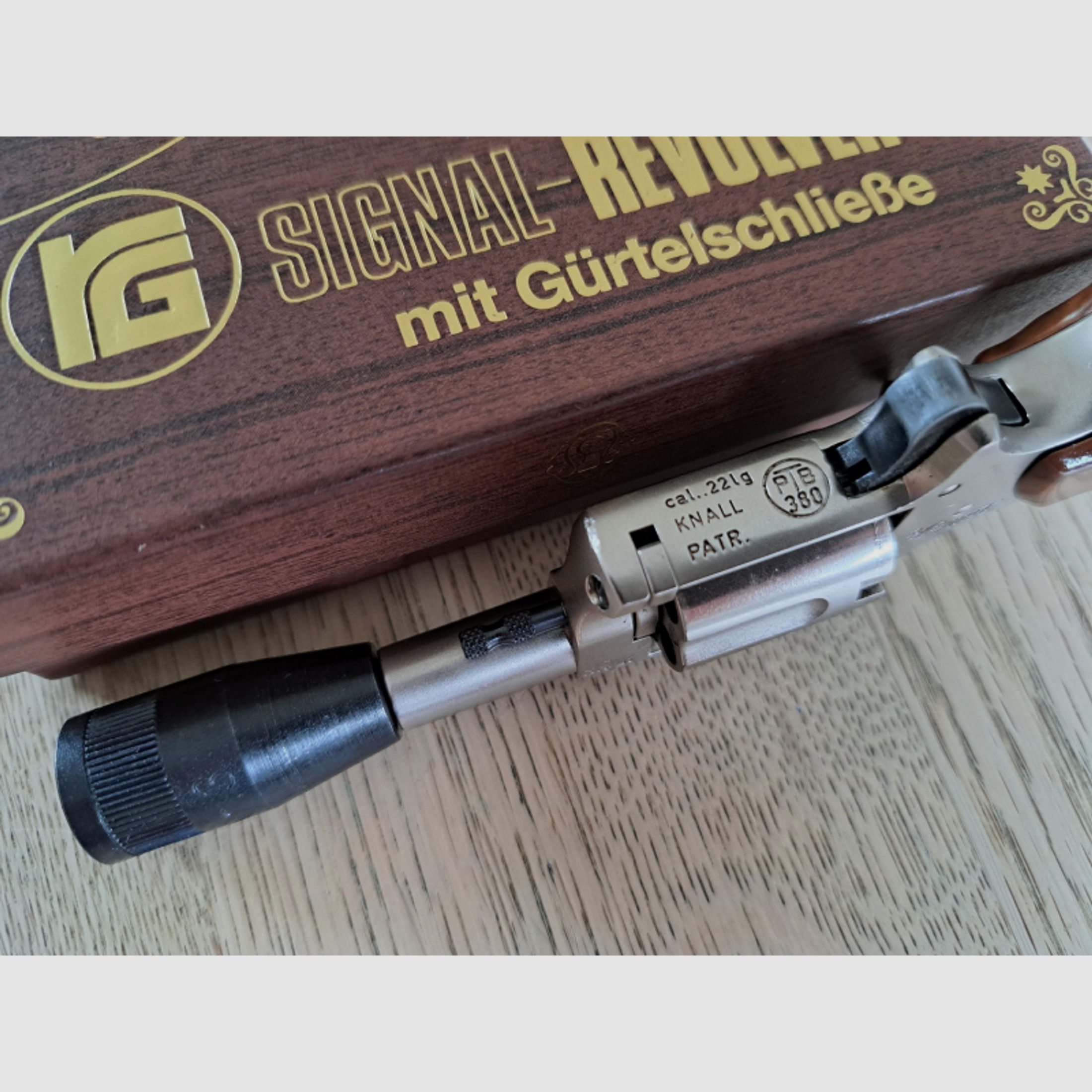 Revolver Little Joe Kal .22lg Knall PTB 380 von Röhm mit Gürtelschnalle und Signalbecher in OVP 1985