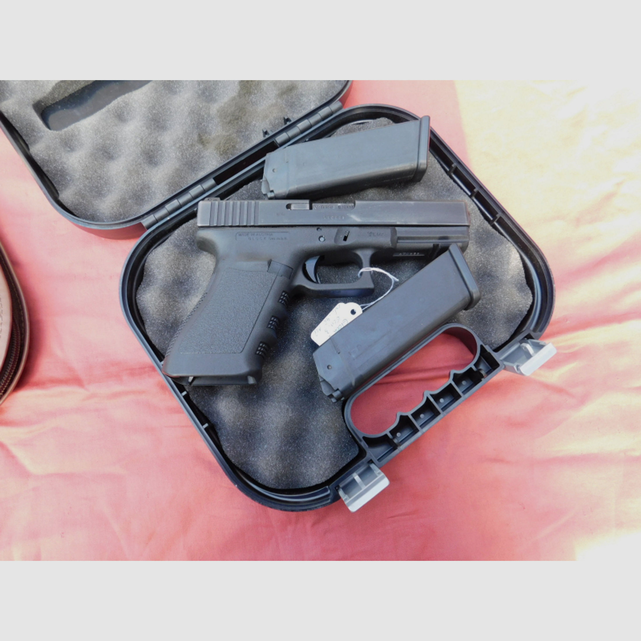 Glock 21 Kal. 45 ACP mit Glock Koffer mit 2 Magazinen, top Zustand