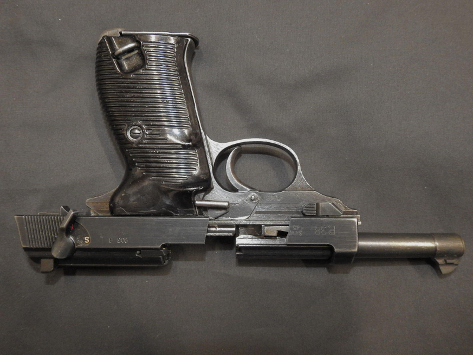 Pistole P38 Kal. 9mm Para/Luger - Kriegsmodell 1945 - Mauser Fertigung svw 45 - Wehrmacht