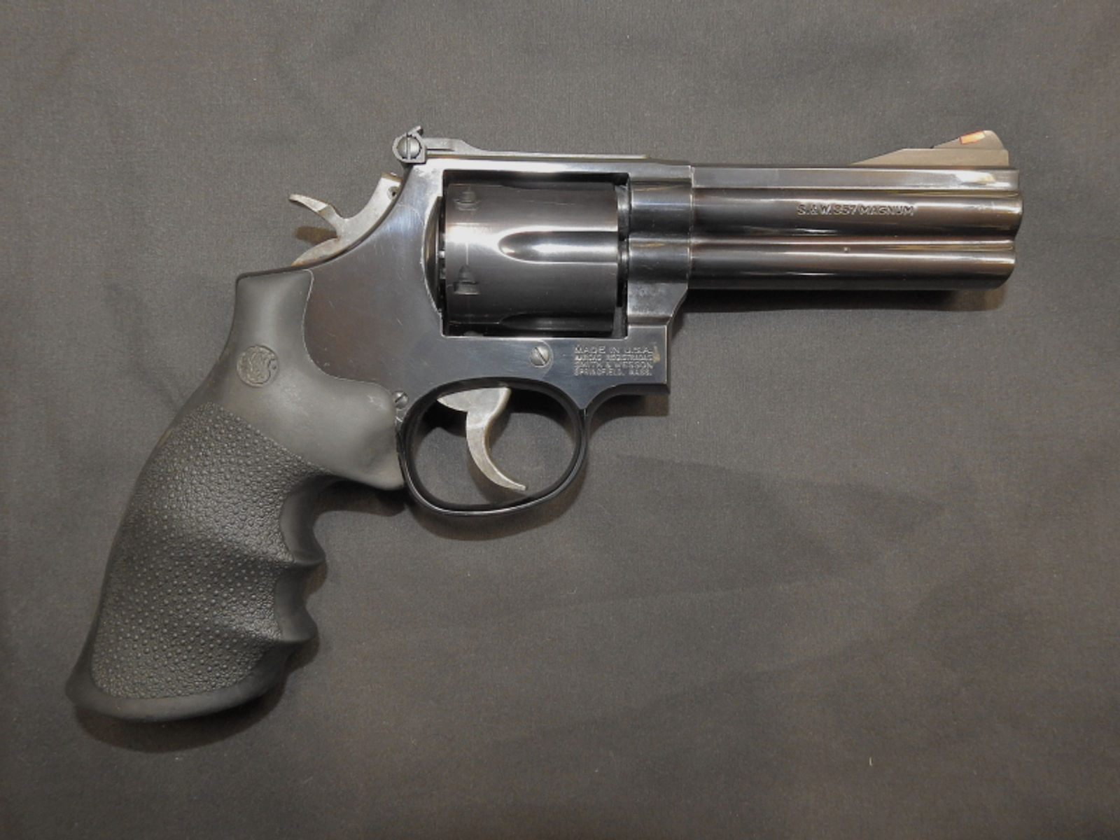 Revolver .357Magnum Smith&Wesson/ S&W586-4 ,4" Lauf/ Mikrometervisier/ Gummigriffschalen