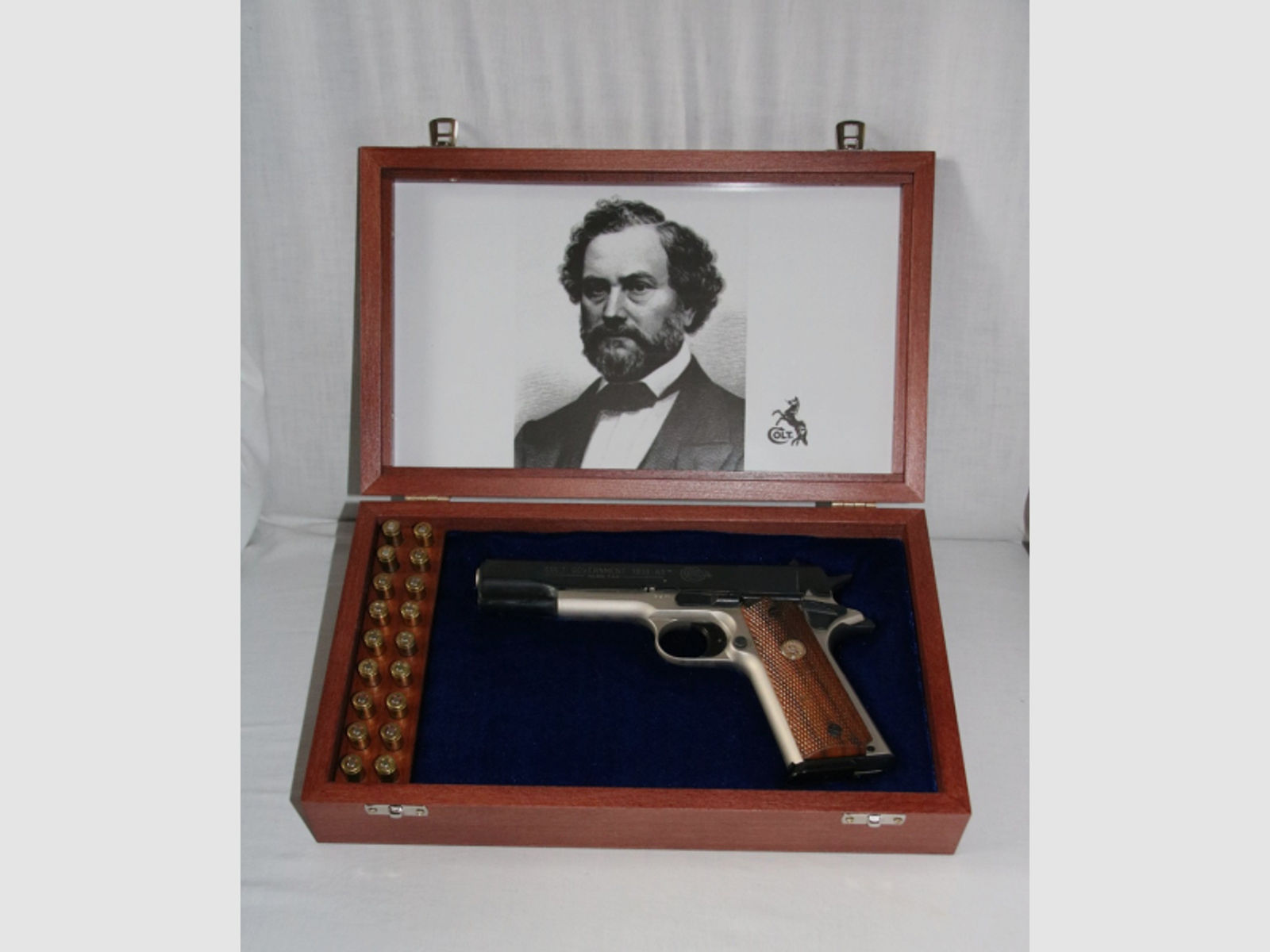 Holzkassette für eine Pistole Colt 1911