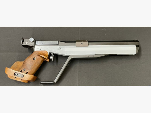 Sehr gut erhaltene Feinwerkbau Match Luftpistole Mod. 100 mit Koffer und Zubehör.