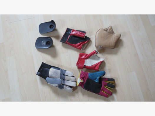 Konvolut Sammelsurium von Ausrüstungsgegenständen für das Sportschiessen Handschuhe Blenden