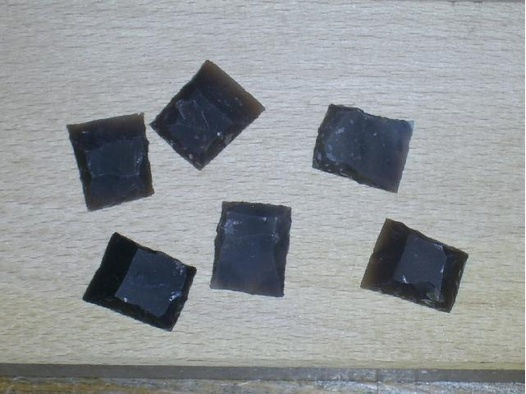 schwarzer Feuerstein ca. 17 x 21 mm