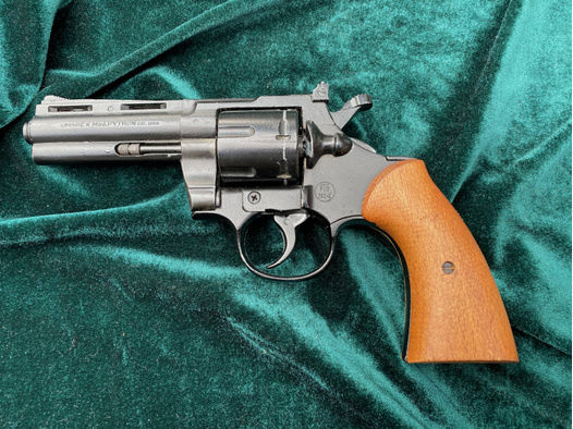 Python Umarex Revolver 9 mm Knall