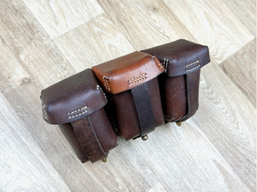 Klassische Patronentasche Gürteltasche Mehrzwecktasche aus Leder - Dreiteilig, Messingbeschläge