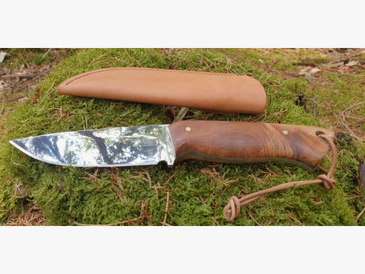 Handgefertigtes Jagdmesser aus eigener Herstellung