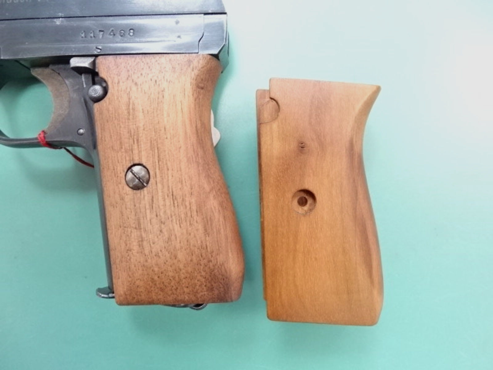 Holzgriffschalen für die Pistole CZ 27 - neuwertig und original