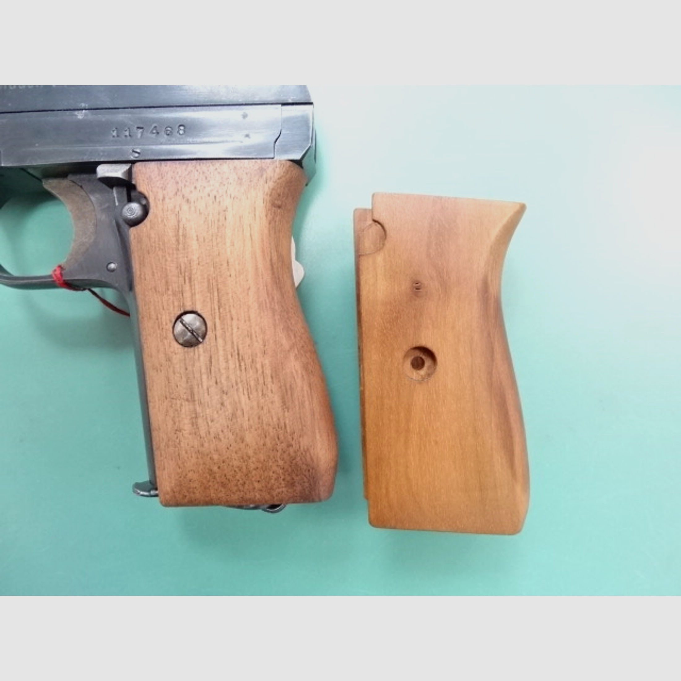Holzgriffschalen für die Pistole CZ 27 - neuwertig und original