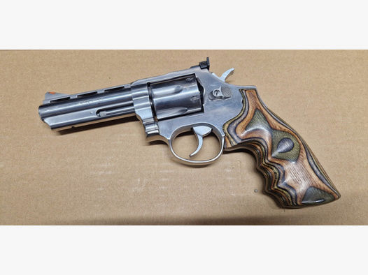 Taurus Revolver .357 Mag. Stainless 4" !
