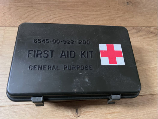 Original US Army erste Hilfe Koffer Komplett mit NSN Nummer Surplus Nato Verbandspäckchen