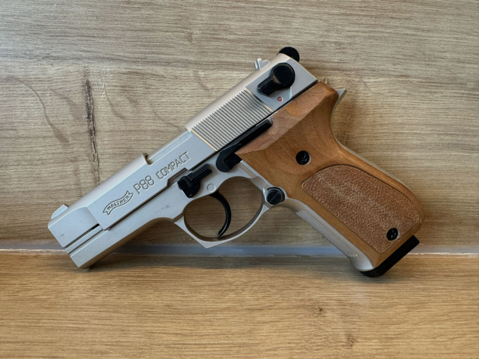 Walther P88 P 88 Schreckschuss Pistole 9mm P.A.K. PAK Nickel-Finish 4 Holz Griffschale + Zubehör