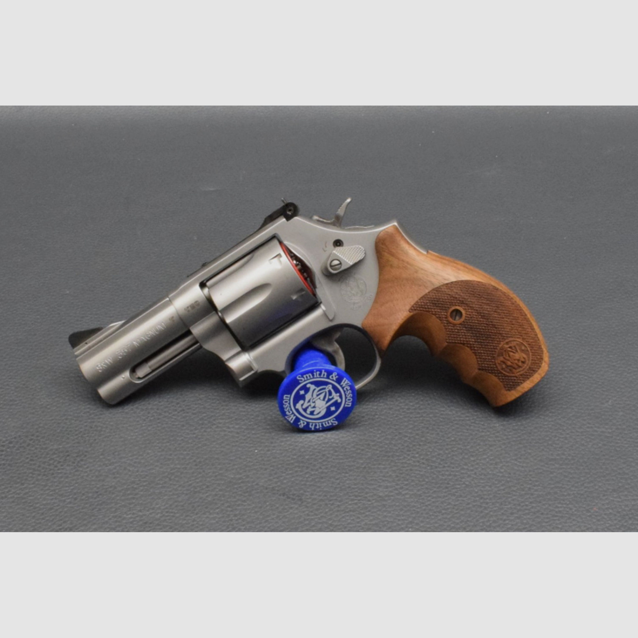 Smith & Wesson Modell 686 Security Special, 357 Magnum, 3" Lauf, Holzgriff, Neuware