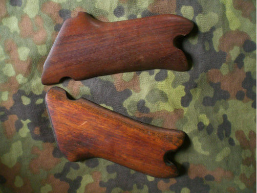 P08 - 1Paar originale Griffschalen Holz Glatt