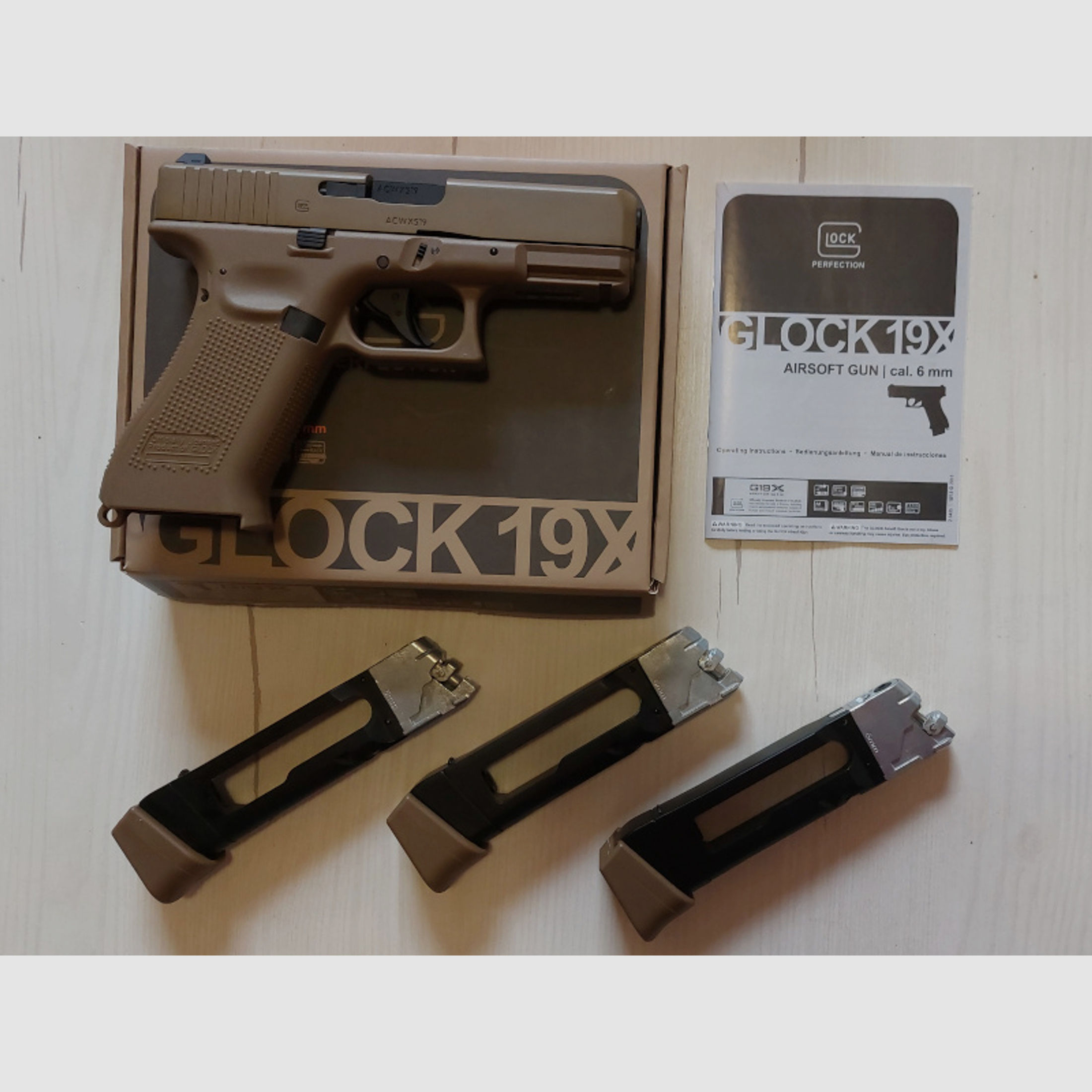 Umarex Glock 19X CO² Airsoft 6 mm mit drei Magazinen