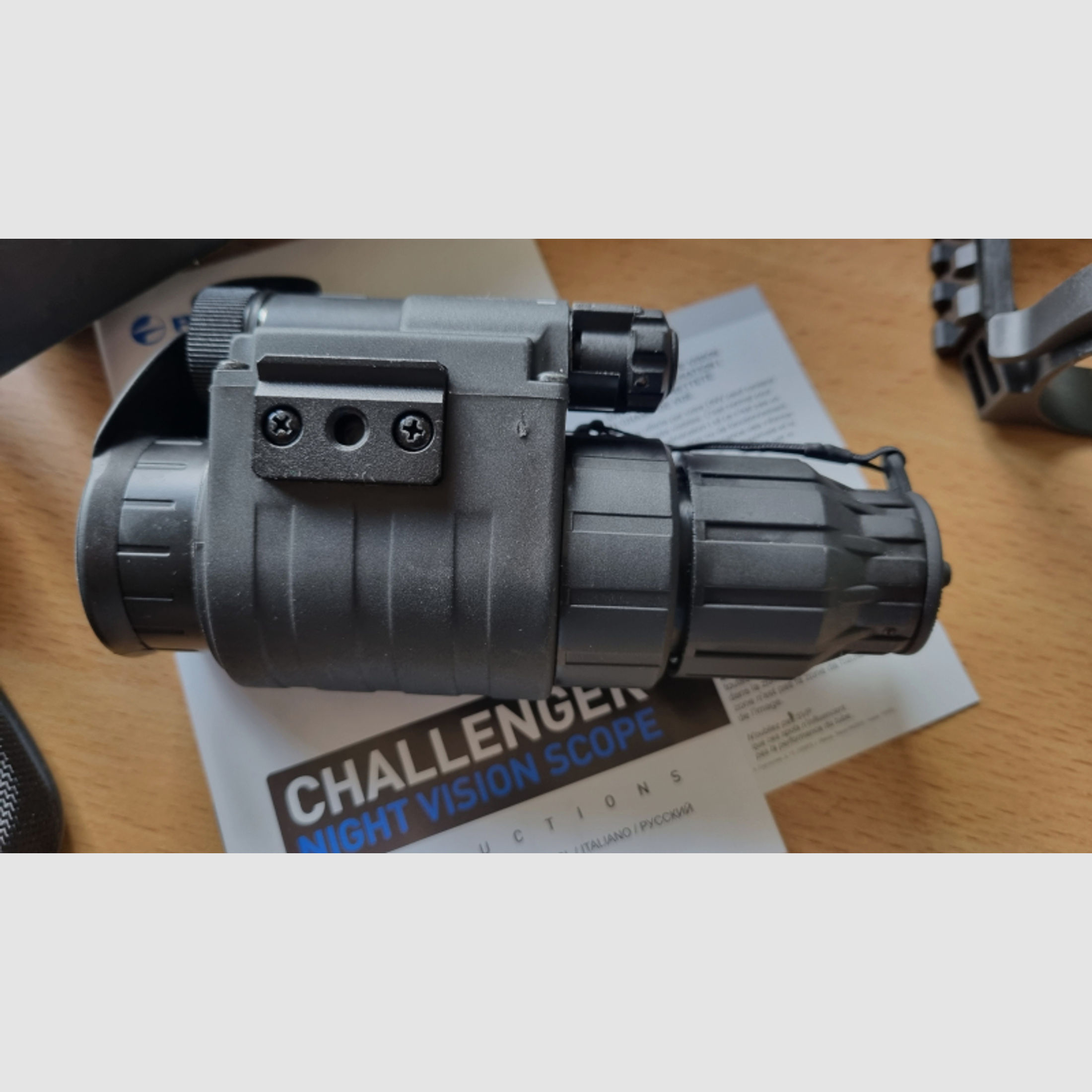 Pulsar Challenger analoges Nachtsichtgerät inkl. Montageadapter