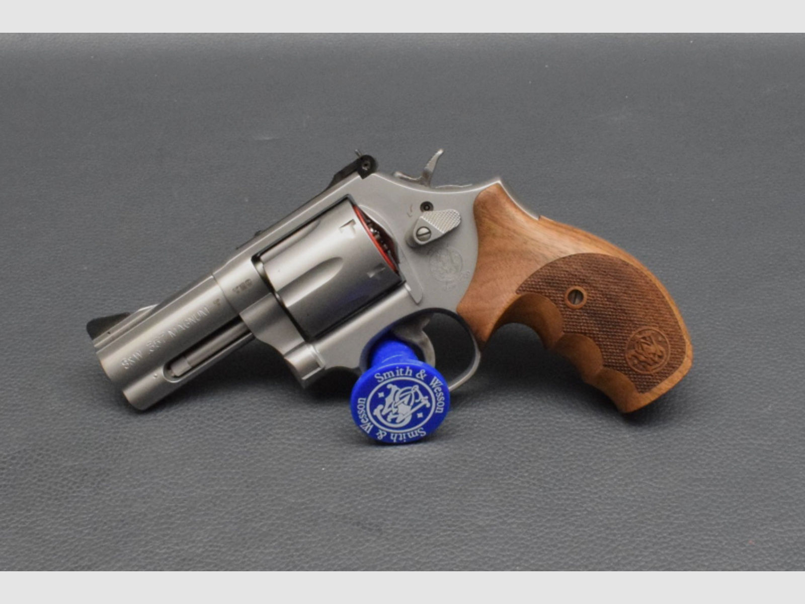 Smith & Wesson Modell 686 Security Special, 357 Magnum, 3" Lauf, Holzgriff, Neuware