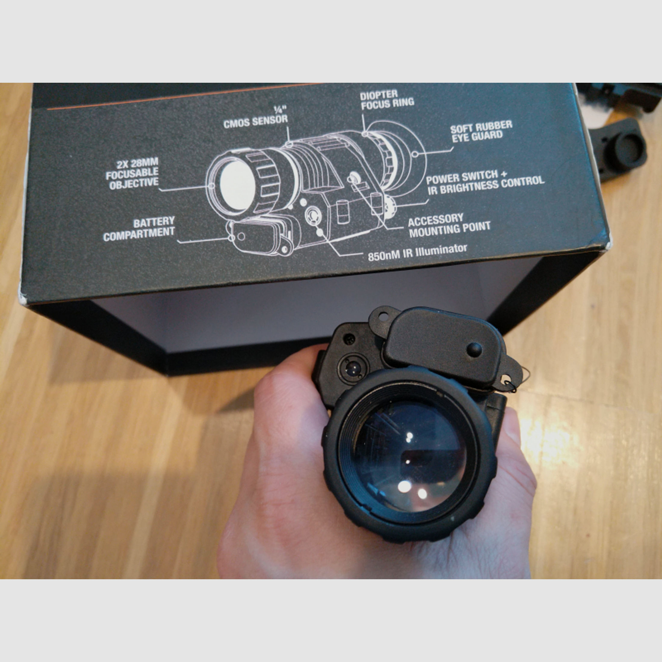 Digitales Nachtsichtgerät Helm- und Waffen- montierbar