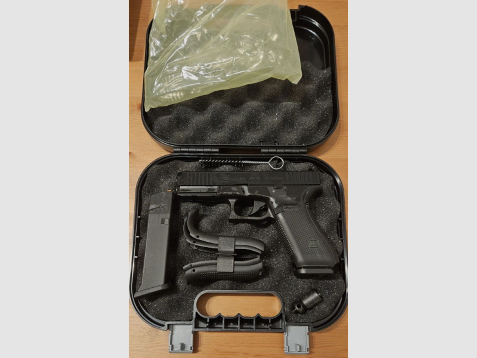 Glock 17 Gen5 Schreckschuss Pistole 9mm P.A.K. First Edition brüniert - neuwertig und ungeschossen