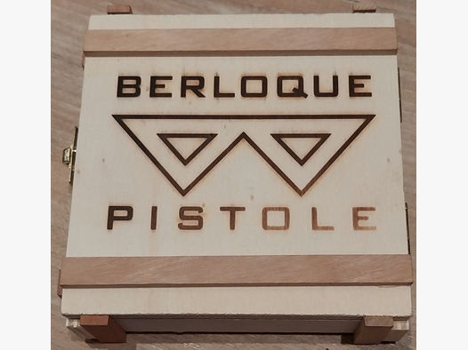 Berloque "Kleinste Pistole Der Welt" 2 mm Schreckschuss in Holzkasten.