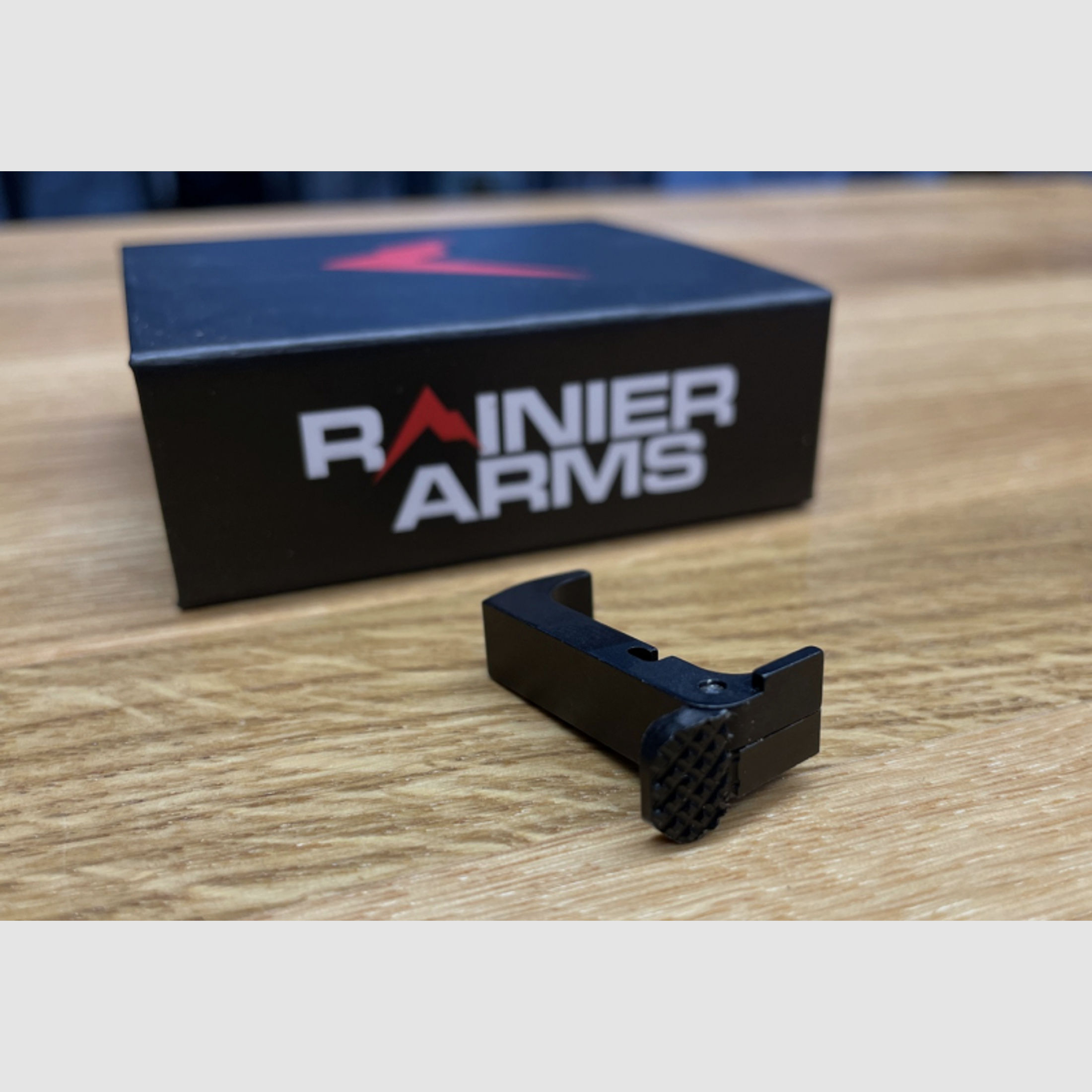 Rainier Arms MARS beidseitiger Magazinlöseknopf für Glock 17 , 19 , 26 , 34 , 35 etc. Gen 4 & 5