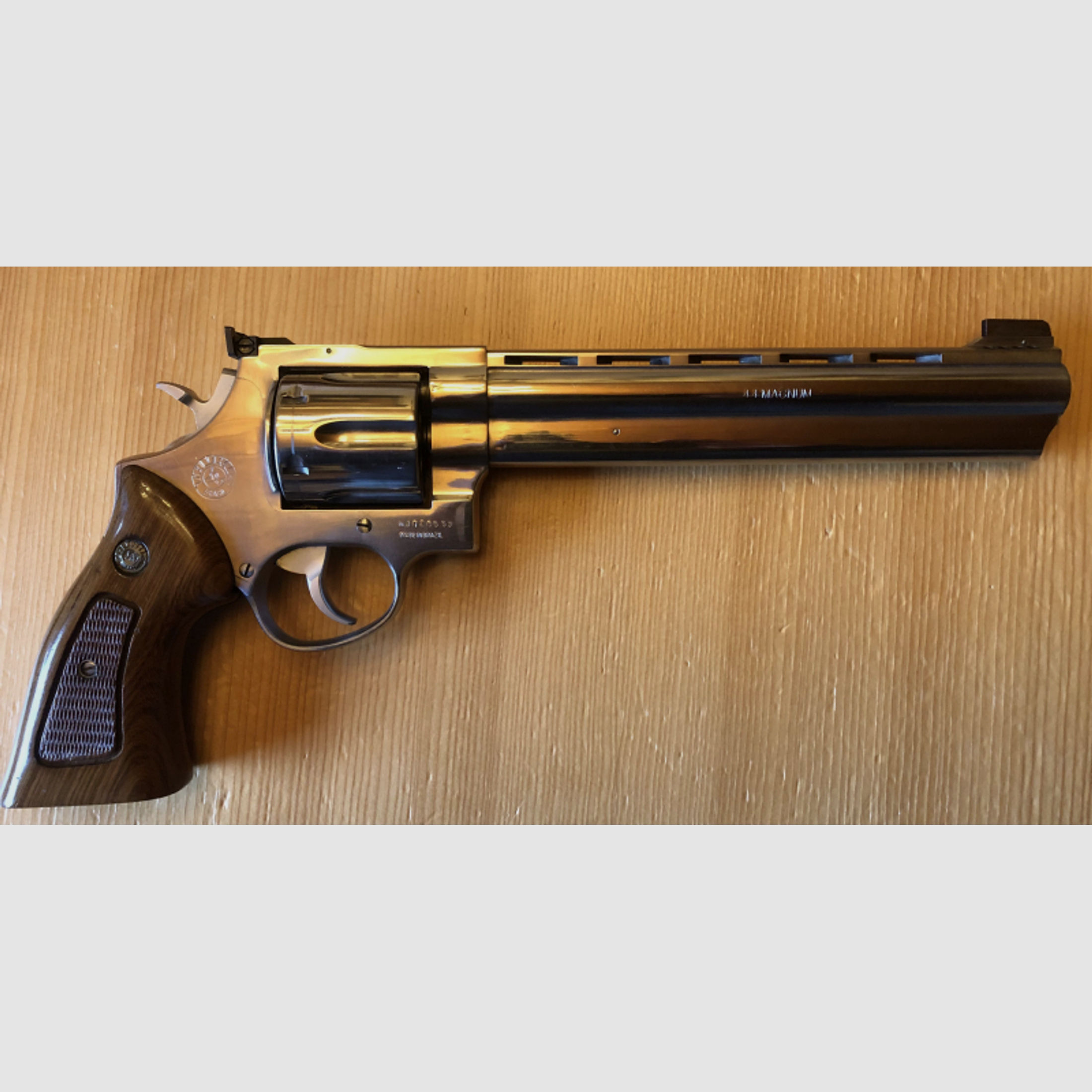 Top Zustand: Taurus .44Mag .44 Magnum Revolver 8 1/3""-Lauf stainless