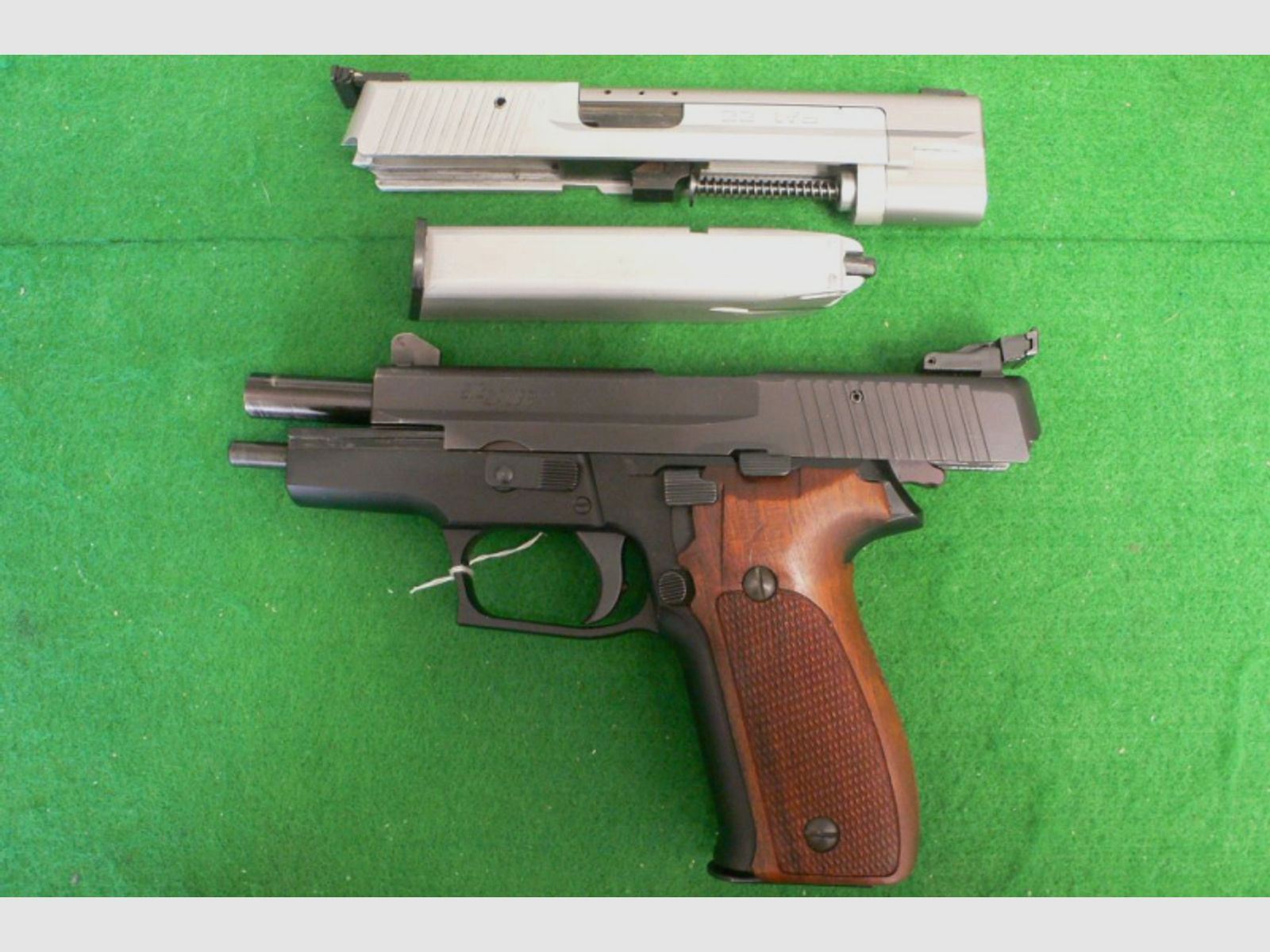 Pistole SIG SAUER P 226 - 9mm Luger mit Wechselsystem .22 l.r.