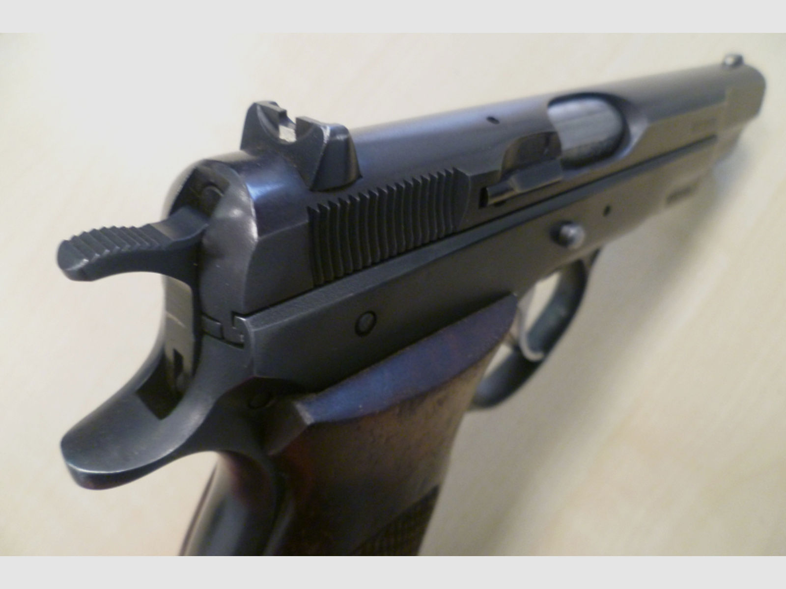 Pistole CZ Model 75 - CZ 75 9mm Luger