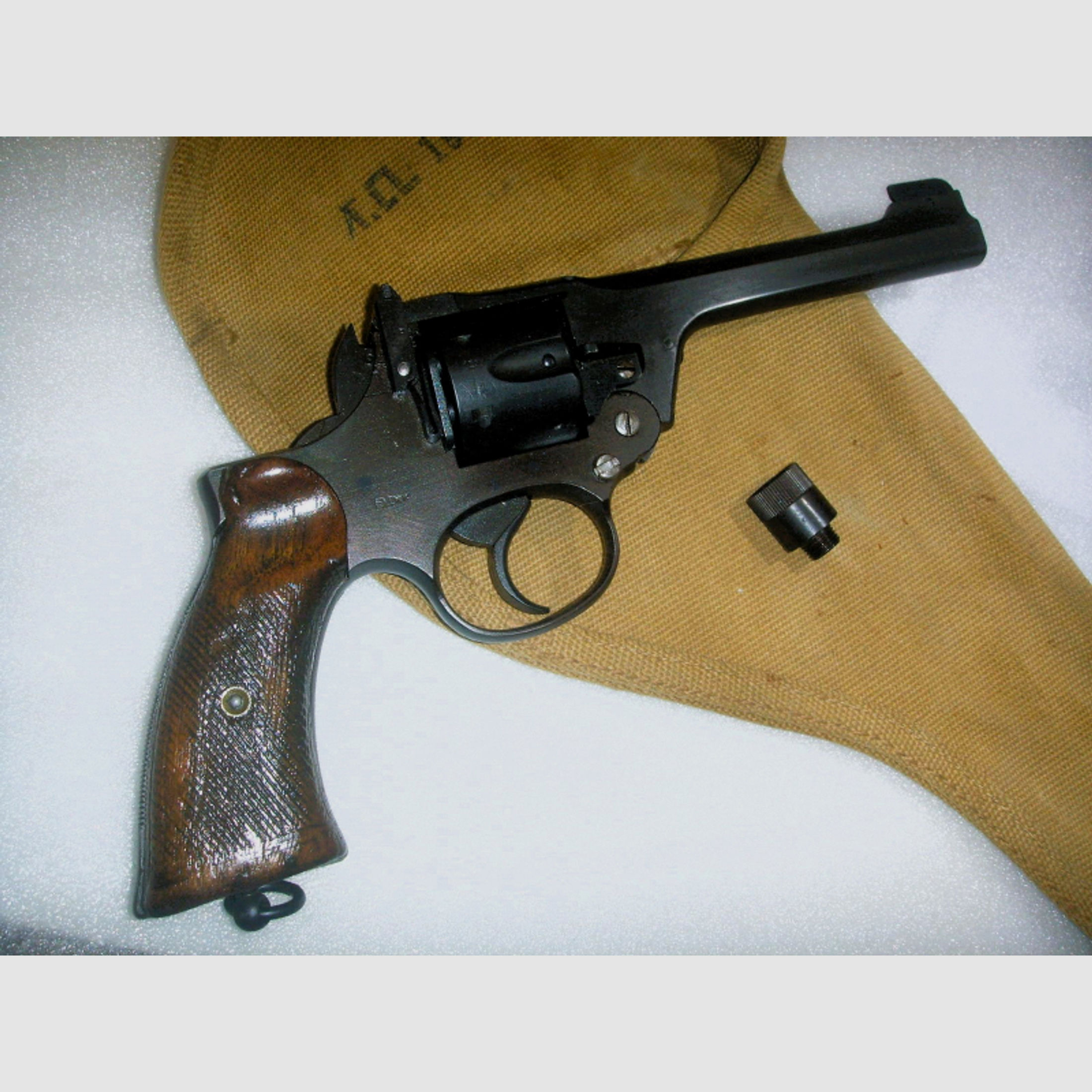 Vollstahl-Revolver Enfield No.2 MK I mit orig. Holzgriffschalen, inkl. Laufverlängerung u. Holster