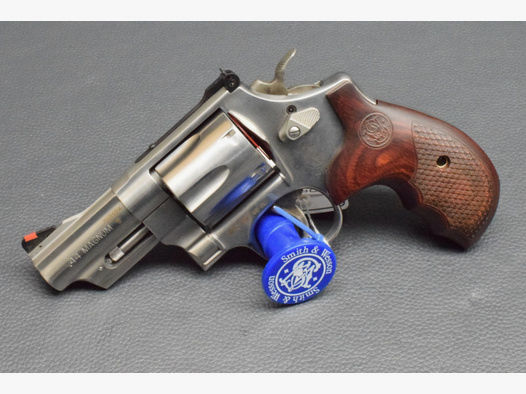 Smith & Wesson Mod. 629 DeLuxe, 3", Kaliber 44 Magnum, Neuware