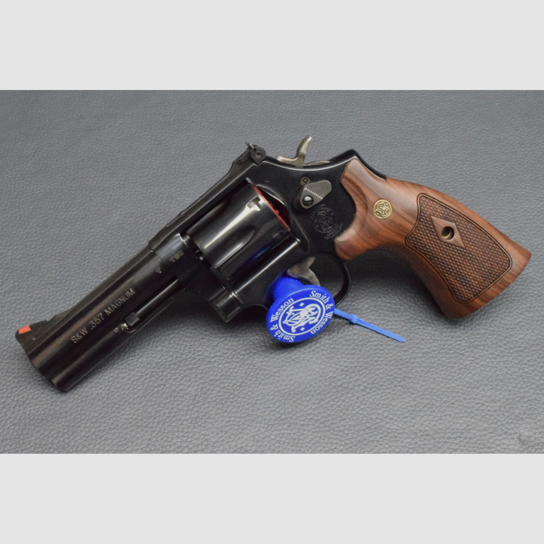 Smith & Wesson 586, brüniert, 4, Kaliber 357 Magnum, Neuware