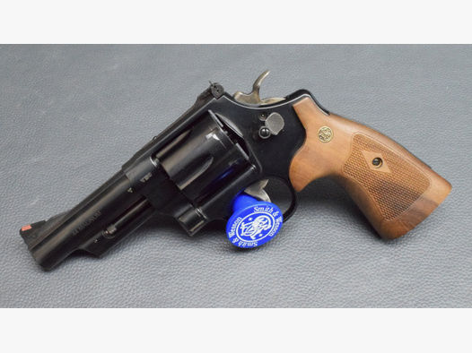 Smith & Wesson Modell 29 Classic, 4", Kal. 44 Magnum,Neu aus Geschäftsauflösung
