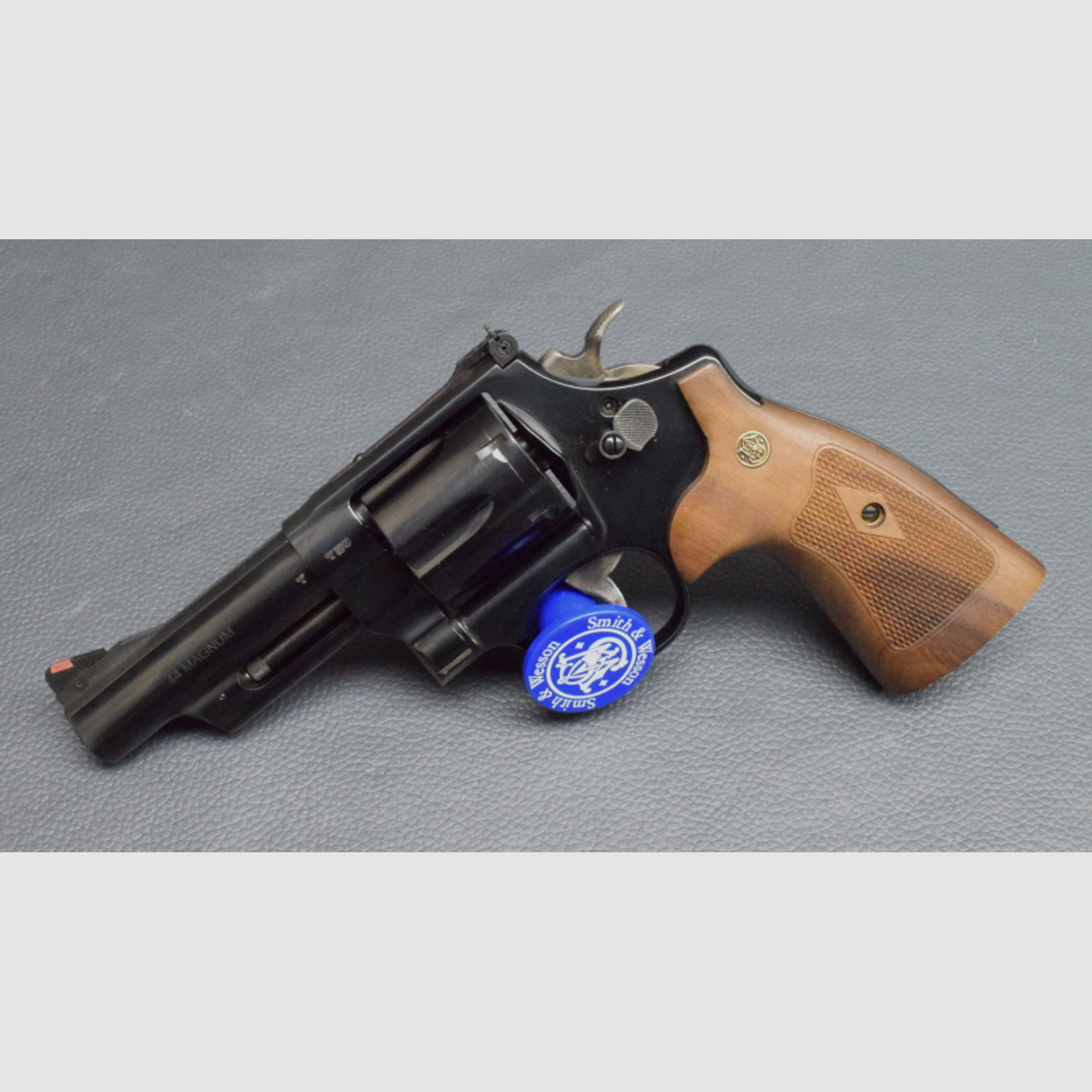 Smith & Wesson Modell 29 Classic, 4", Kal. 44 Magnum,Neu aus Geschäftsauflösung