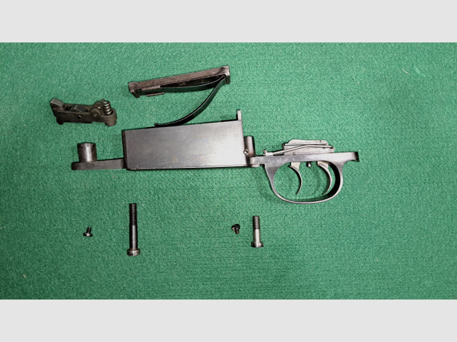 Mauser 98/K98 Magazinkasten inkl. deutschem Stecher, Schrauben,Komplett-Set in Stahlausführung