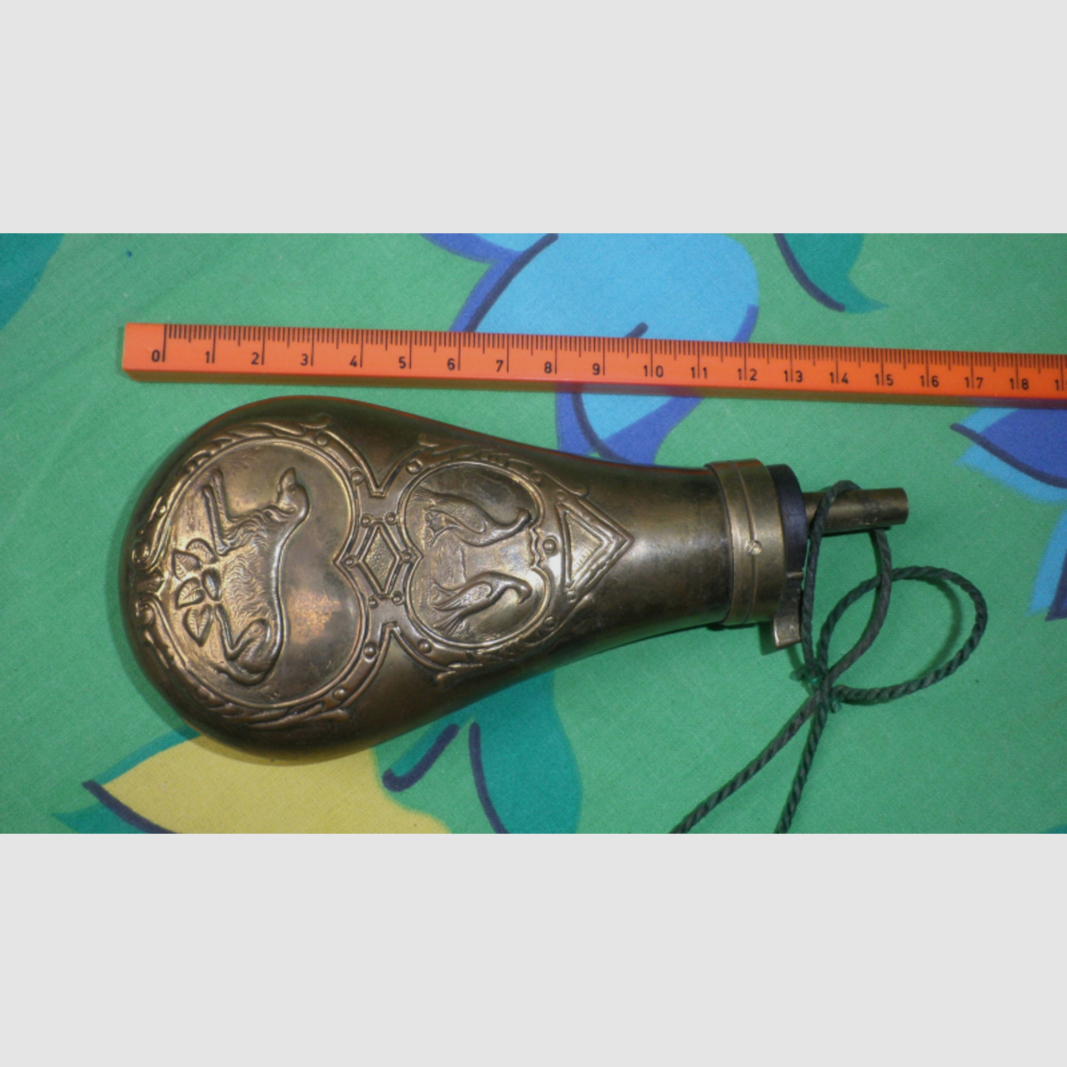 Pulverhorn aus Kupfer geprägt klein 15 cm