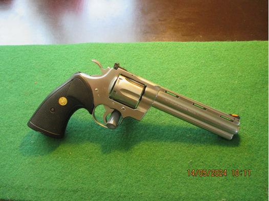 Revolver Colt Python