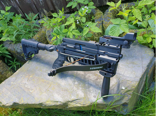 Steambow AR-6 Stinger 2, taktische Repetierarmbrust mit extra Zubehör